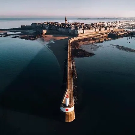 Caroll Saint-Malo